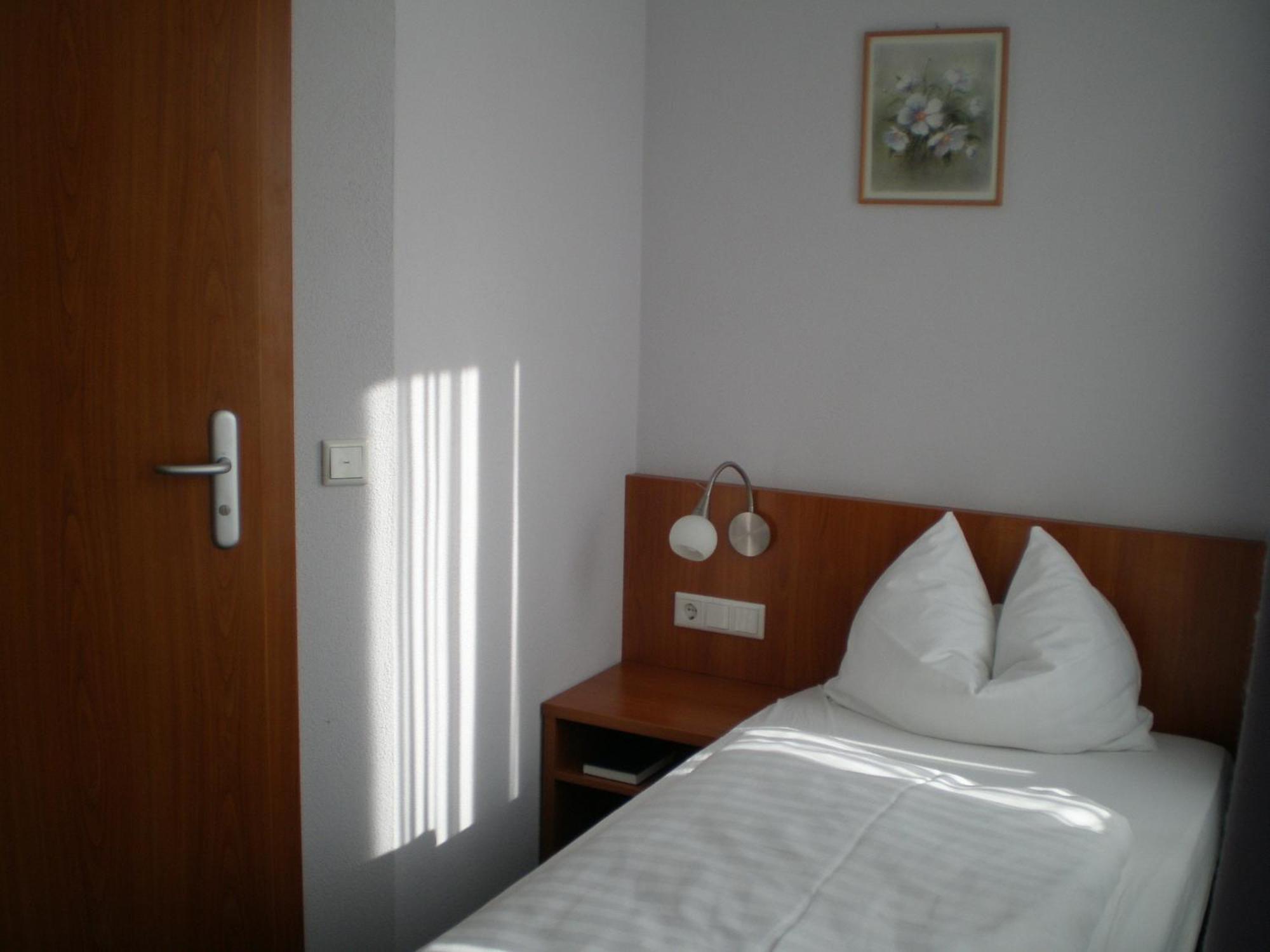 Gaestehaus Zur Kurve Zirndorf Dış mekan fotoğraf