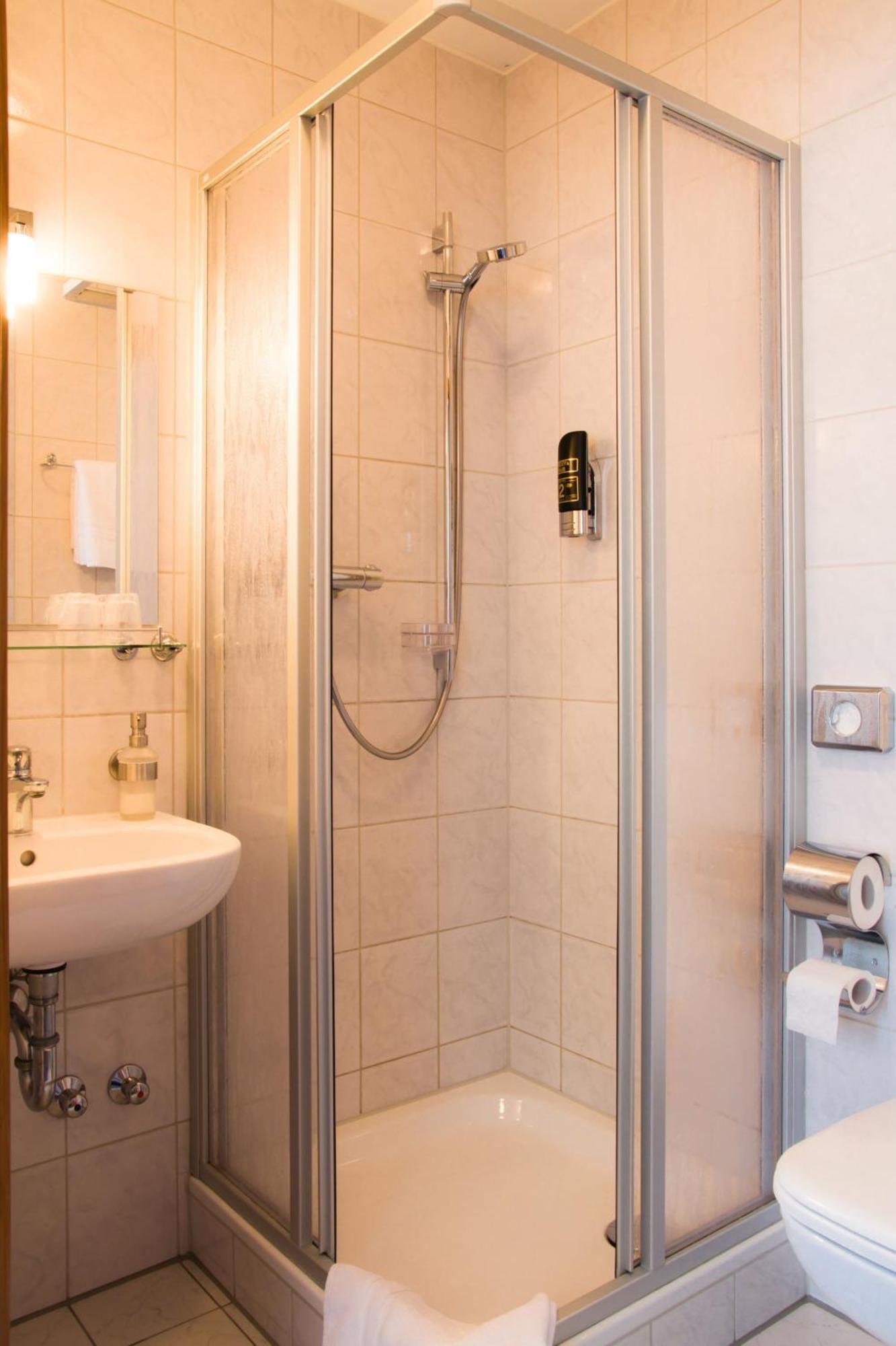 Gaestehaus Zur Kurve Zirndorf Oda fotoğraf