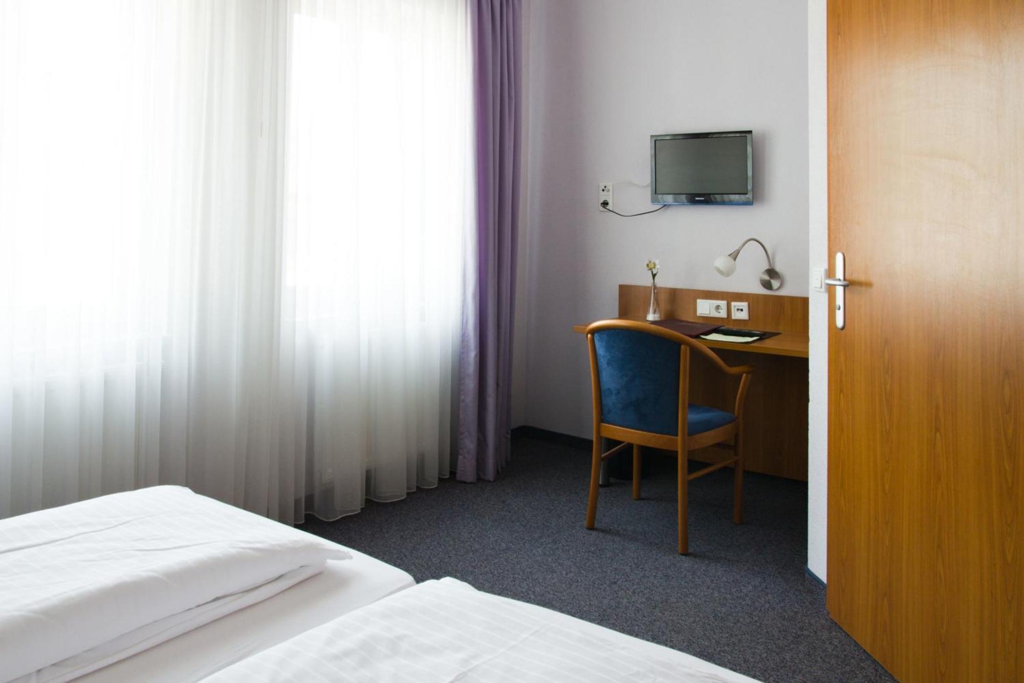 Gaestehaus Zur Kurve Zirndorf Oda fotoğraf