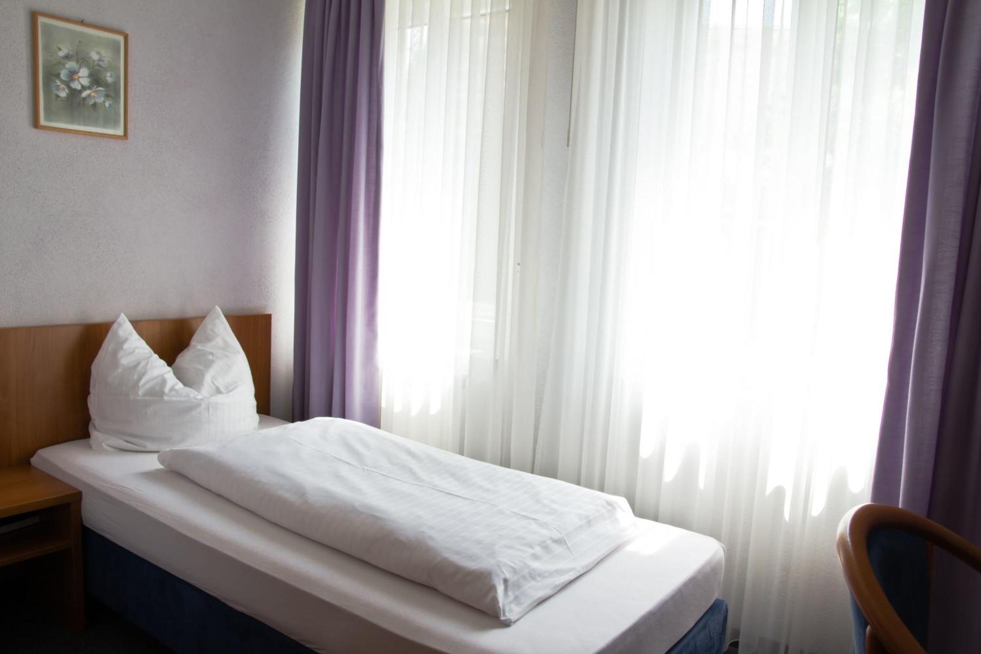 Gaestehaus Zur Kurve Zirndorf Oda fotoğraf