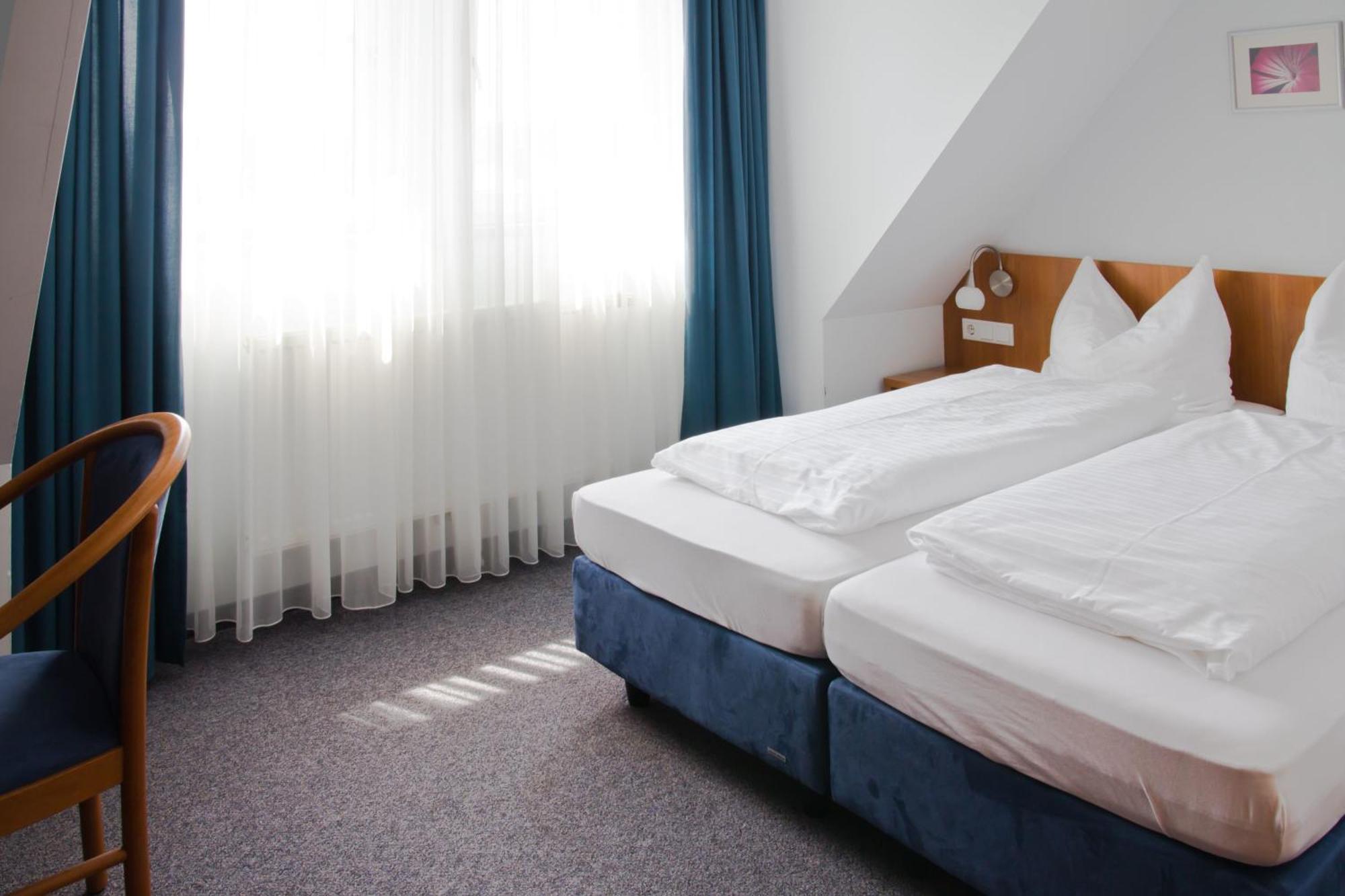 Gaestehaus Zur Kurve Zirndorf Oda fotoğraf