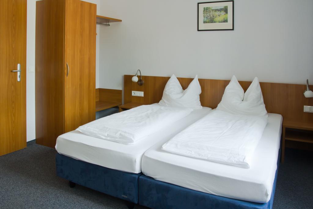 Gaestehaus Zur Kurve Zirndorf Oda fotoğraf