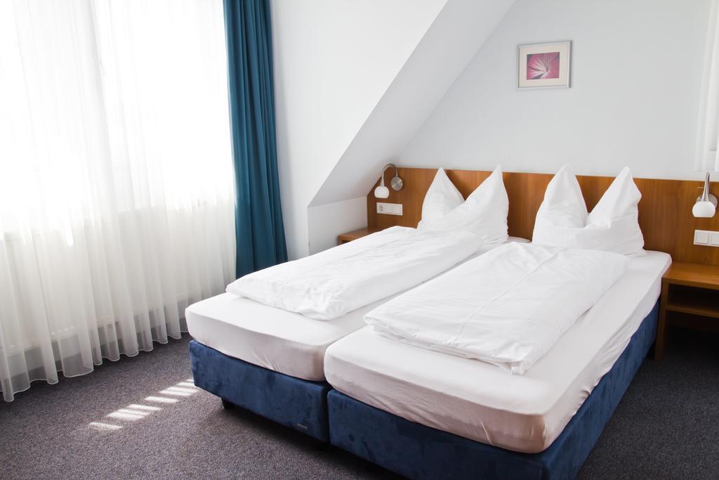 Gaestehaus Zur Kurve Zirndorf Oda fotoğraf