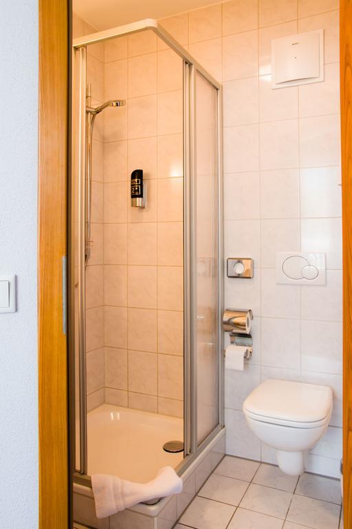 Gaestehaus Zur Kurve Zirndorf Oda fotoğraf