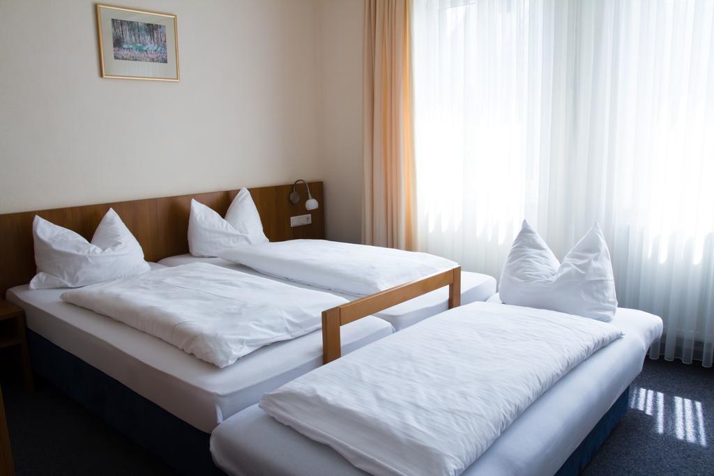 Gaestehaus Zur Kurve Zirndorf Oda fotoğraf