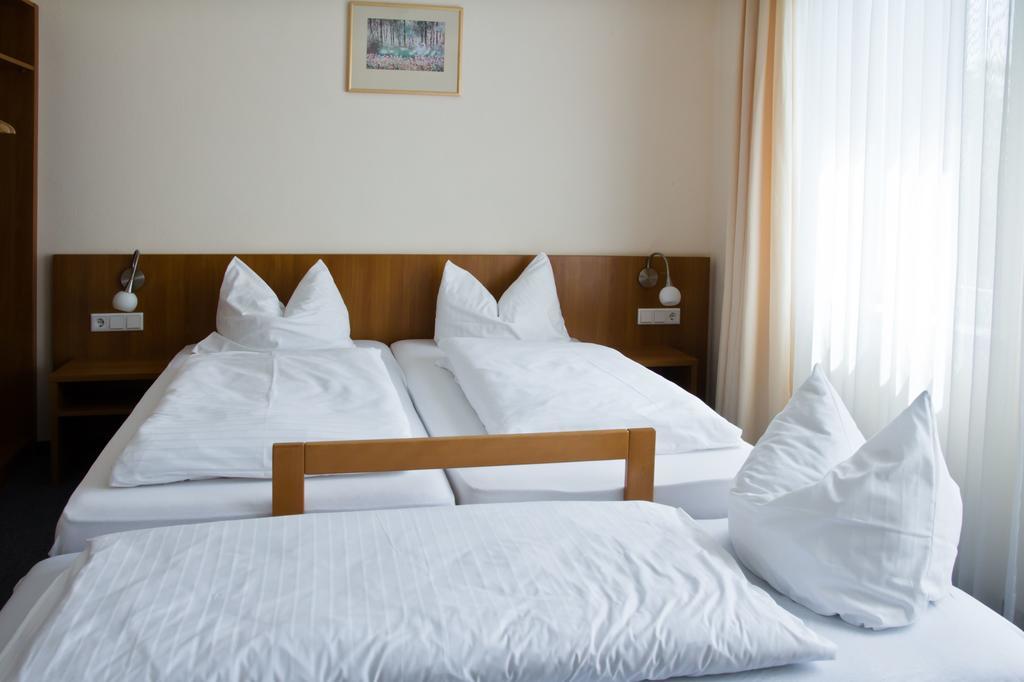 Gaestehaus Zur Kurve Zirndorf Oda fotoğraf